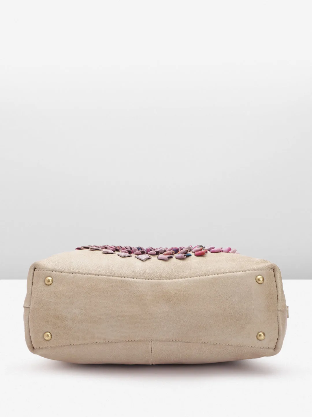 Glory: Elevate Your Look with Our Beige Leather Shoulder Bag By Art N Vintage