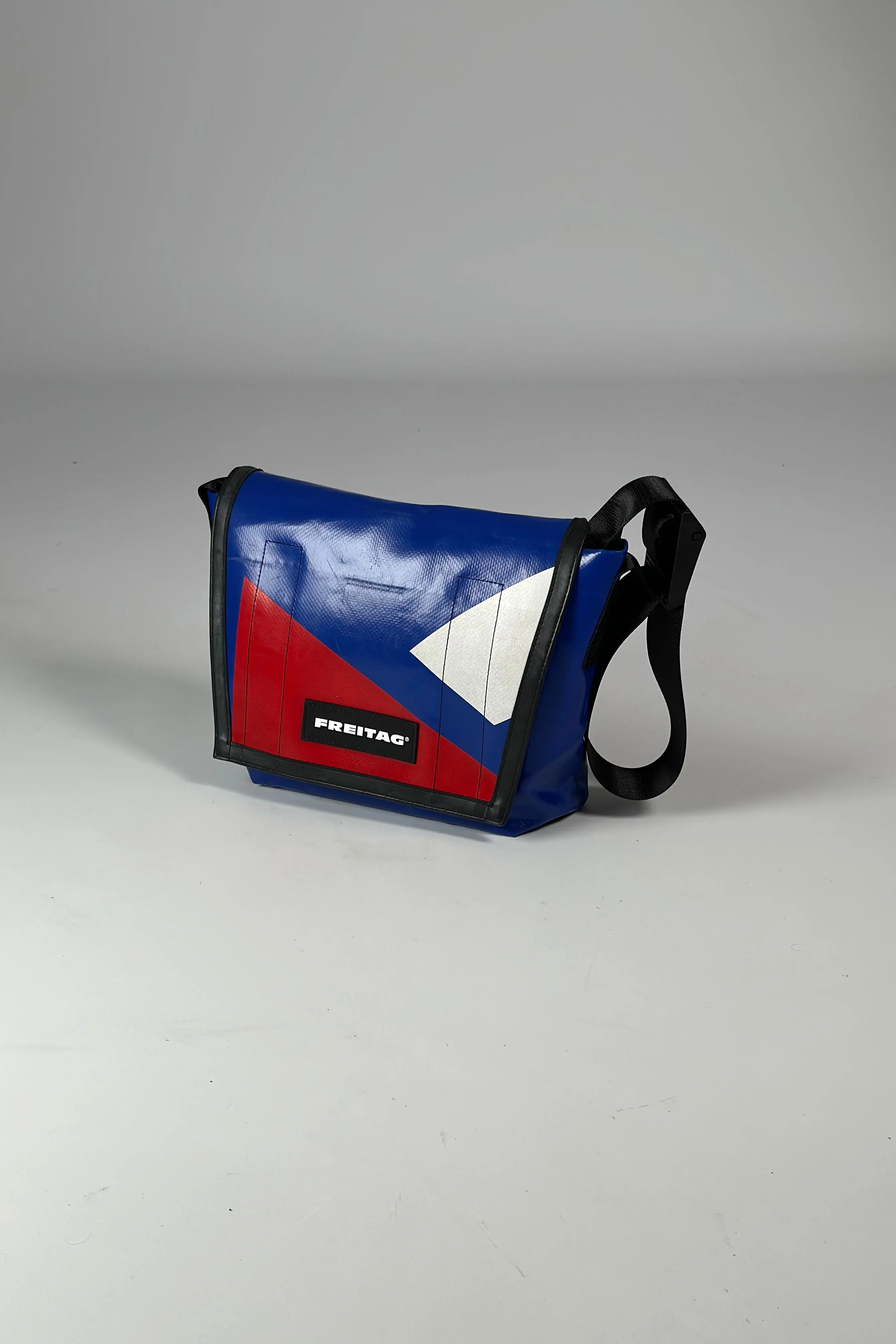 LASSIE F11 Messenger Classic S